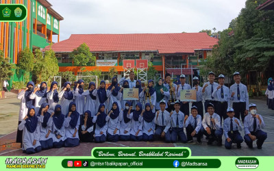 Tim Basket Putra dan Putri MTs Negeri 1 Balikpapan Membawa Pulang Piala Juara 3